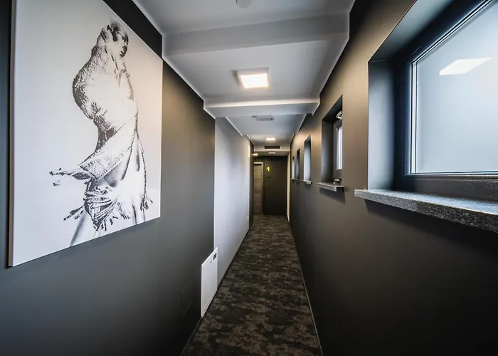 Rustica Rooms