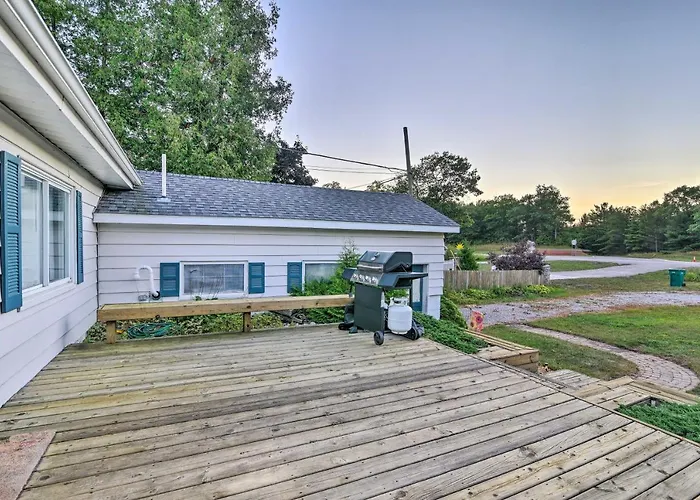 East Tawas Cabin W/ Lake Huron Access & Views