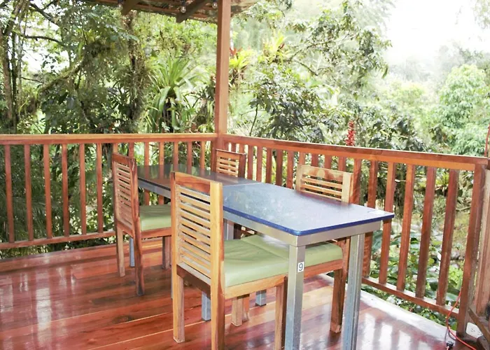 Hostal Zafiro Mindo