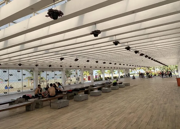 APARTAMENTO NA PRAIA GRANDE A 200 MÉTROS DA PRAIA, CONFORTÁVEL ESPAÇOSO WIFI 350 Mega TV Claro, ÓTIMA LOCALIZAÇÃO