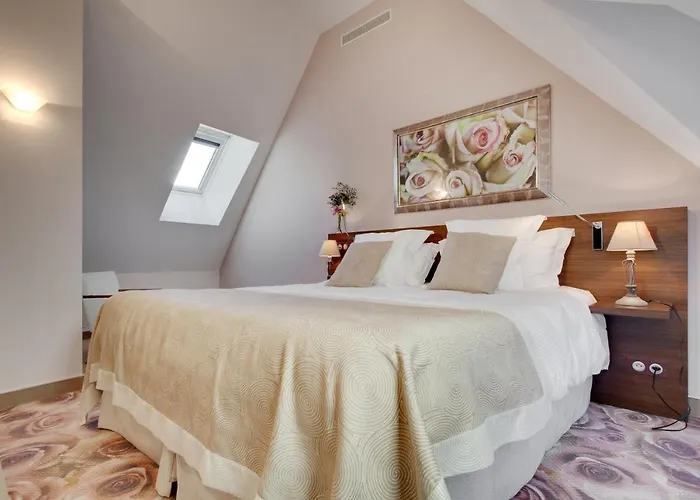 Hotel Restaurant Famille Bourgeois "La Cote Des Monts Damnes"