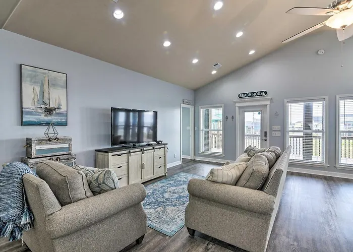 Group Getaway W/ Deck, Steps To Crystal Beach!