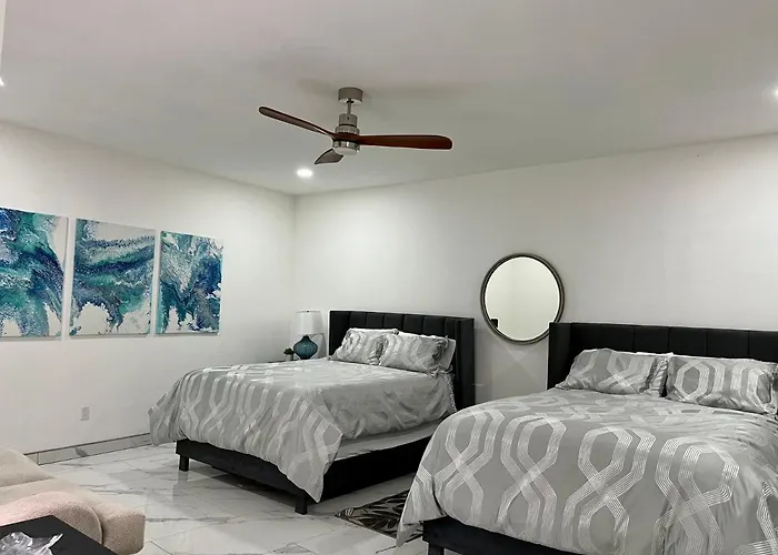 Beachfront 4 Bedroom Penthouse - Pool Steps To Beach & Mins To Downtown