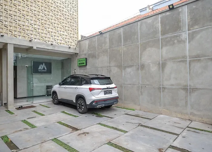 Urbanview Hotel Artamara Tegal