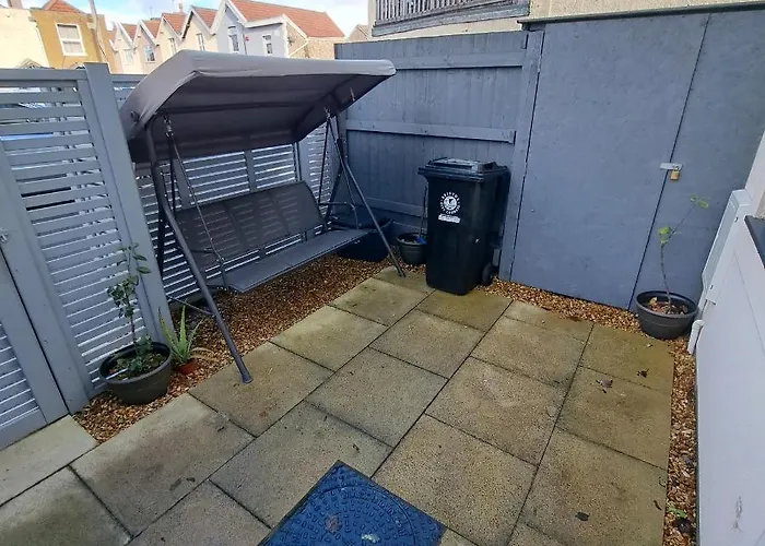 Lovely And Modern Groundfloor 1 Single Bedroom Condo With Netflix, Tea/Coffee/Biscuits