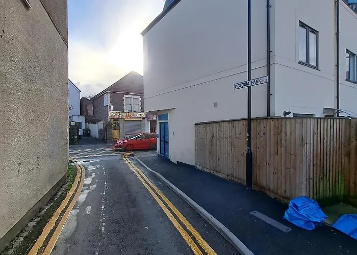 Lovely And Modern Groundfloor 1 Single Bedroom Condo With Netflix, Tea/Coffee/Biscuits