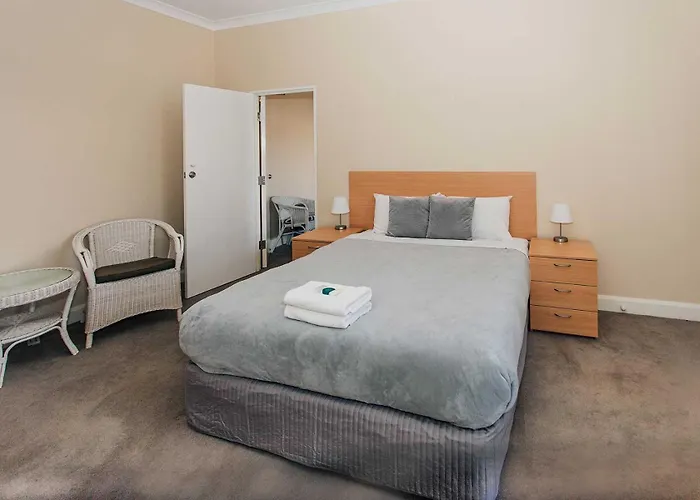 Settlers Hotel York
