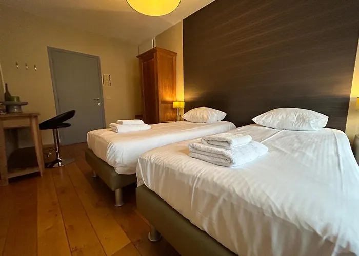 Race & Rooms