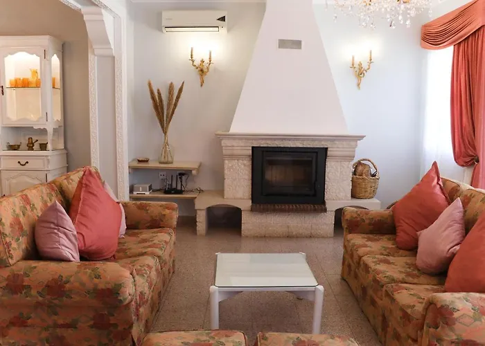 Sunshine Villa With Heated Pool