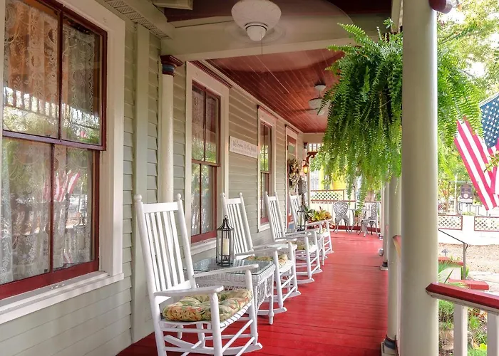 Cedar House Inn