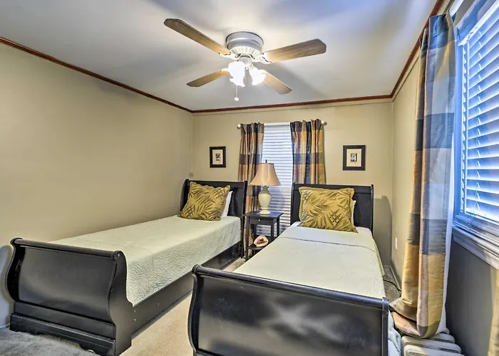 Seaside Park Apt: Outdoor Shower, Walk To Beach!