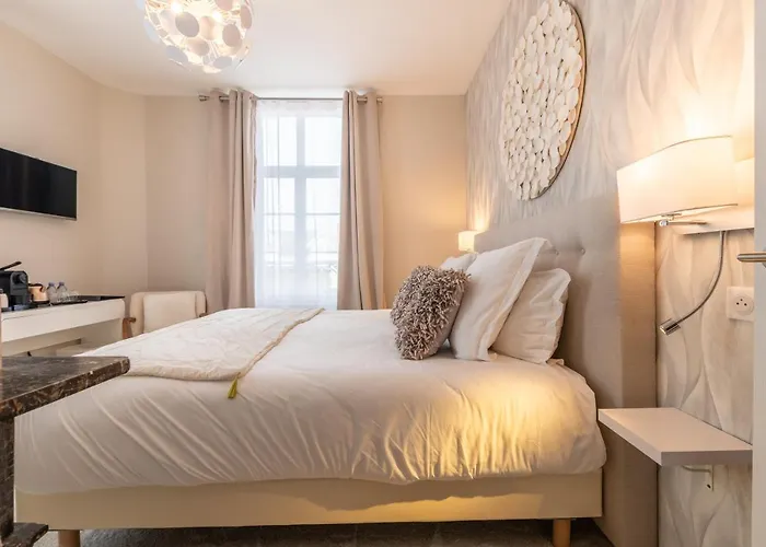 Hotel Echappee En Baie - Chambres Climatisees -Parking Prive Gratuit Dont Forfaits Bornes Electriques Reservable
