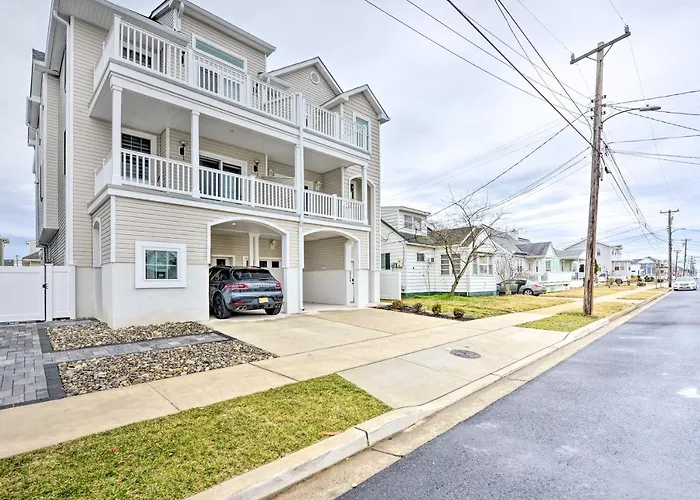 New Townhome < Half Mi To Beach!
