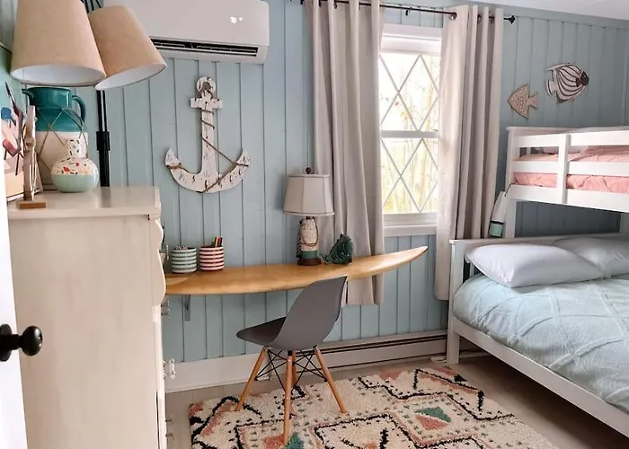 Stylish And Cozy Cabin, Walking Distance To Big Bass Lake