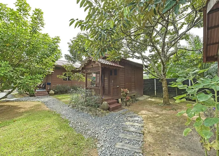 Oyo Home 90692 Tok Babah Village Homestay