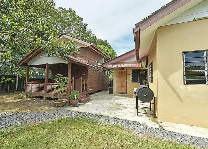 Oyo Home 90692 Tok Babah Village Homestay