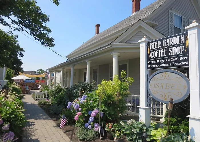Charming Cape Cottage Steps From Bank St Beach