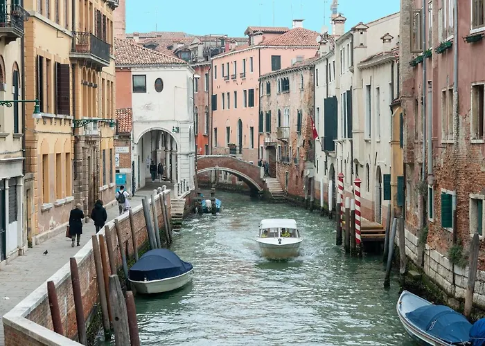 Ca Dei Dalmati - The Blue Canal View