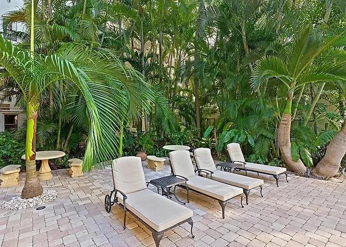 King Bed Mermaid Suite - Heart Of Palm Beach, Free Parking Included