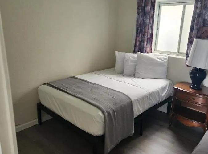 Yankee Clipper Resort Motel