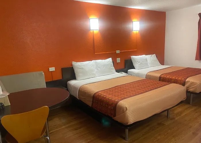 Regal 8 Inn & Suites