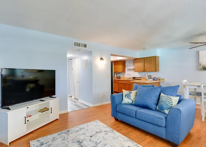 Idyllic Fort Pierce Retreat - Walk To Beach!