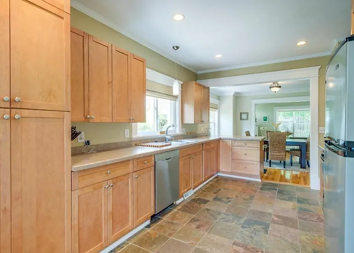 Cozy Michigan Retreat W/ Deck & Gas Grill!