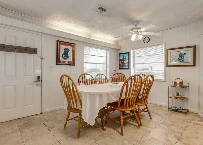 Waterfront Laguna Madre Bayhouse - Fishing, Birding & Family Retreat