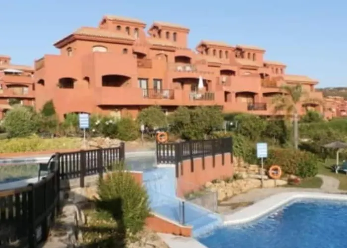 Apartamento De Dos Dormitorios Y Un Bano Con Piscinas Y Jardines Cercano A La Playa