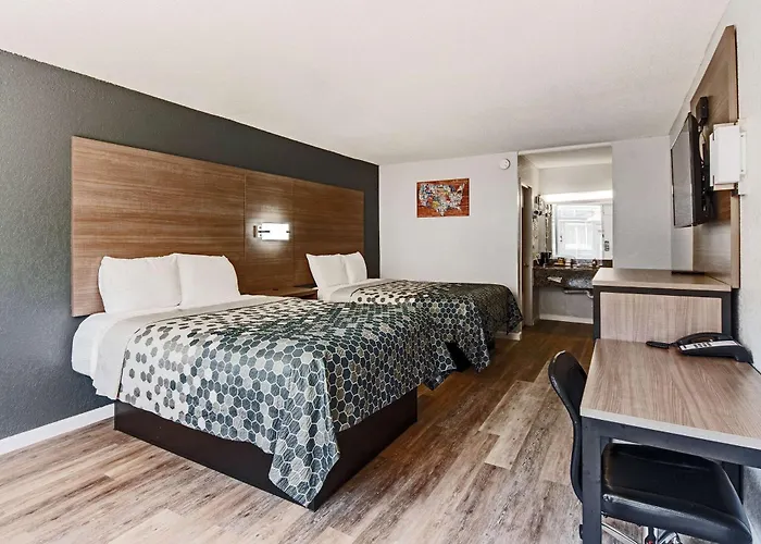 Econo Lodge Inn & Suites Near Bricktown