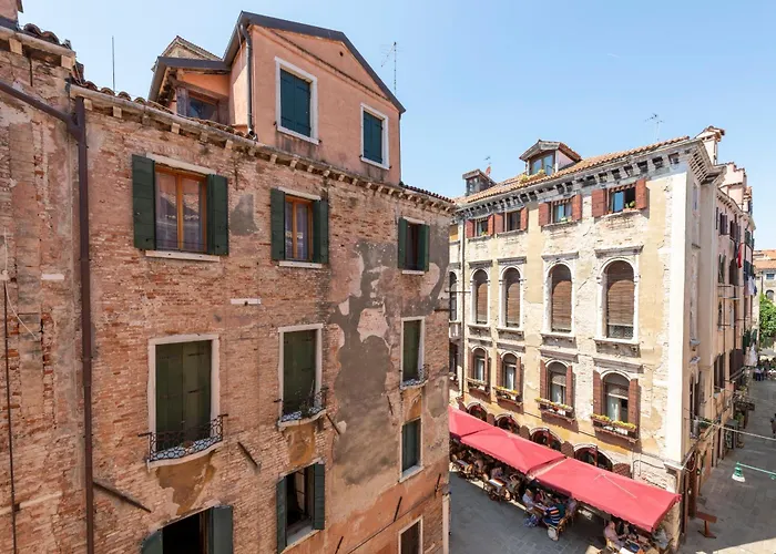H10 Palazzo Canova