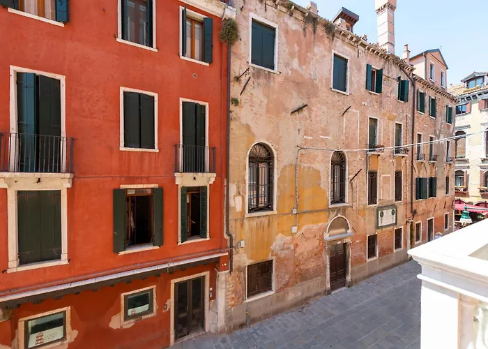 H10 Palazzo Canova