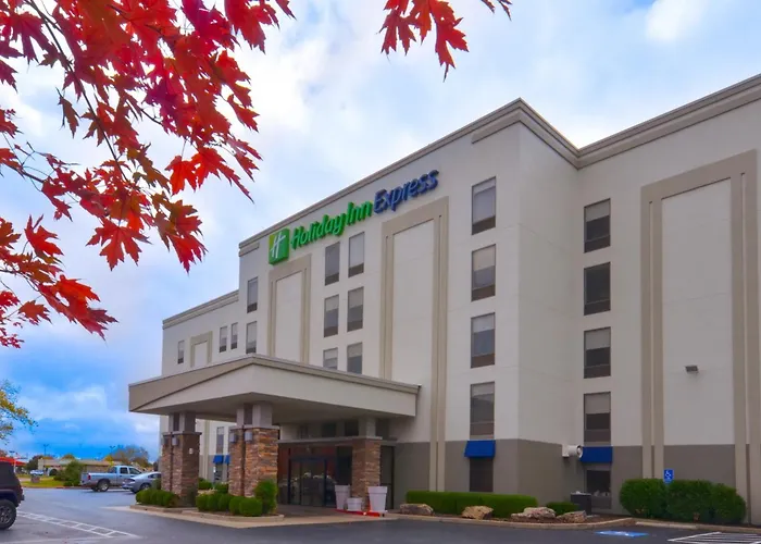 Holiday Inn Express & Suites Fayetteville University Of Arkansas Area By Ihg