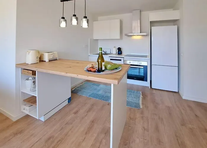 Charming Flat Close To The Beach
