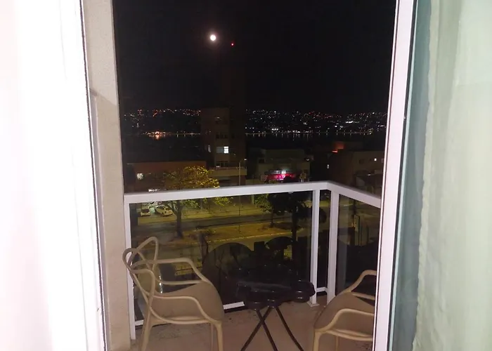 Apto 408, Aeroporto 14km, com wi-fi, self check-in e varandinha