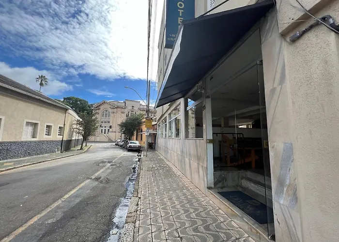 Hotel Thermas da Mantiqueira - Poços de Caldas - De frente para a Praça Central e Relógio Floral