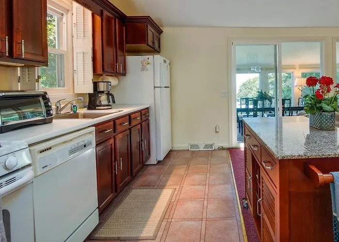 Bayfront Plymouth Gem W/ Sunroom, Steps To Shore!