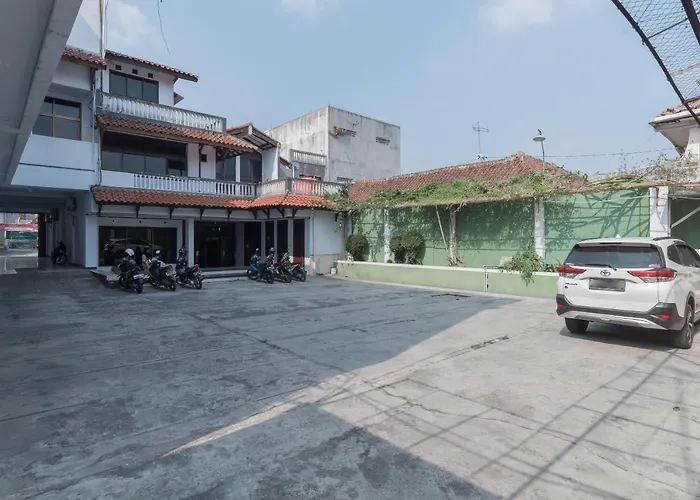 Reddoorz Syariah Near Taman Kota Kuningan