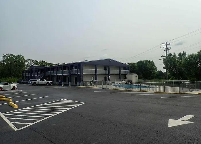 Suburban Studios Verona - Staunton North