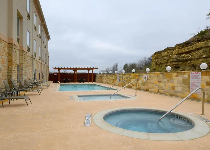 Baymont Inn & Suites By Wyndham Glen Rose