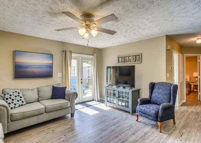 North Carolina Abode - Deck & Grill, Walk To Beach