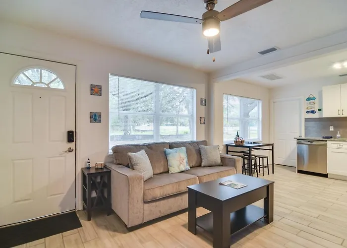 Walk To Art District + Beach: Pet-Friendly Getaway