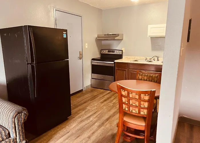 Palace Inn & Suites - Newport News/Jefferson Ave