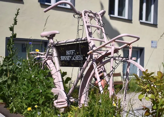 Hotel Sonnenschein - Spielerei im Sonnenschein