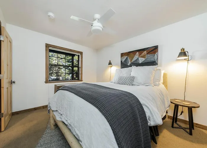 Timber Grove At Tahoe Park - Gorgeous 4Br Cabin - Tahoe Park Hoa, Pets Ok, Near Skiing