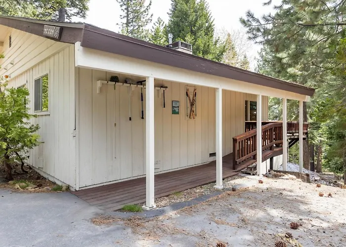 Starry Skies On The West Shore, Private Beach, Fireplace, Pet Friendly, Close To Ski Resorts