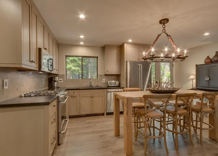 Antler House- Quiet, Charming Cabin W Cozy Fireplace, Close To Skiing