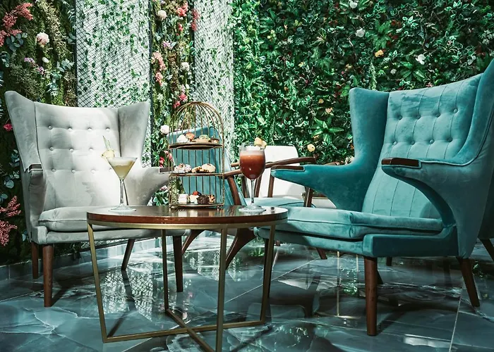 City Hotel By Waves