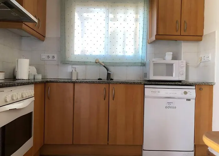 Casa con piscina a menos de 1 min de la playa. AA