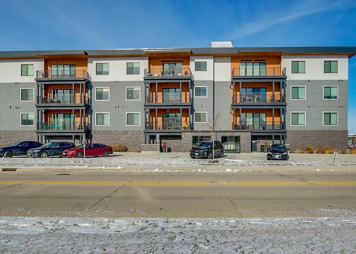 Modern South Pier Condo On Sheboygan River!